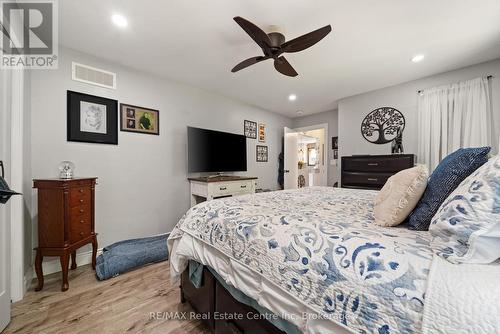 33 Graham Drive, Kawartha Lakes (Verulam), ON - Indoor Photo Showing Bedroom