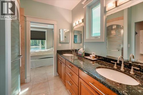 48-7126 Highway 3A Highway, Nelson, BC - Indoor Photo Showing Bathroom