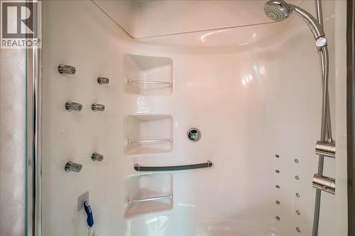 48-7126 Highway 3A Highway, Nelson, BC - Indoor Photo Showing Bathroom