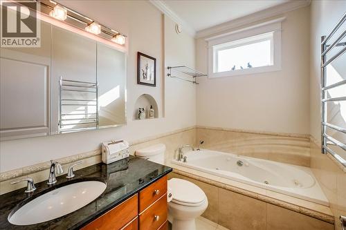 48-7126 Highway 3A Highway, Nelson, BC - Indoor Photo Showing Bathroom