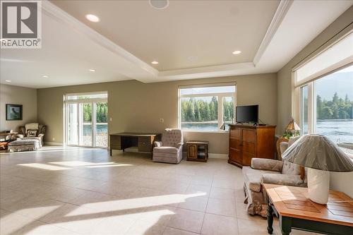 48-7126 Highway 3A Highway, Nelson, BC - Indoor Photo Showing Living Room