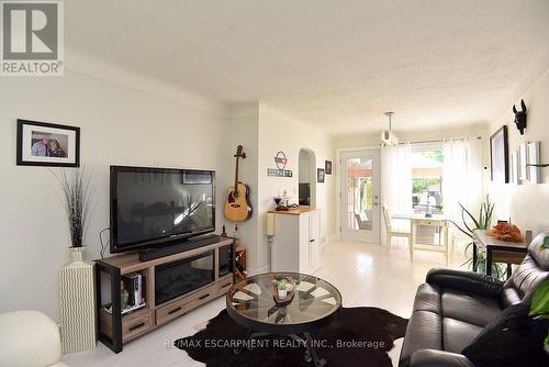 26 Heywood Avenue, St. Catharines, ON - Indoor Photo Showing Living Room