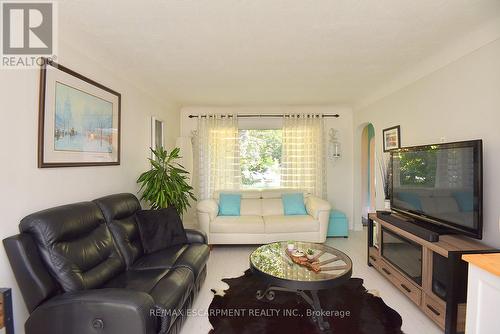 26 Heywood Avenue, St. Catharines, ON - Indoor Photo Showing Living Room
