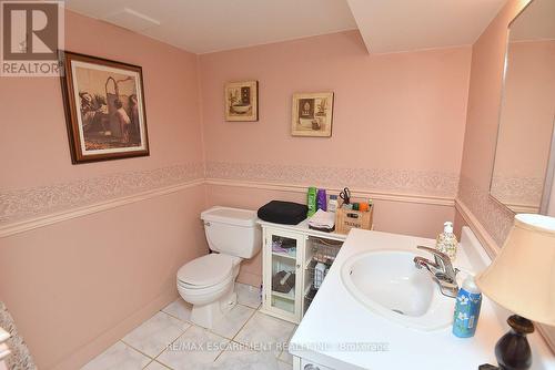 26 Heywood Avenue, St. Catharines, ON - Indoor Photo Showing Bathroom