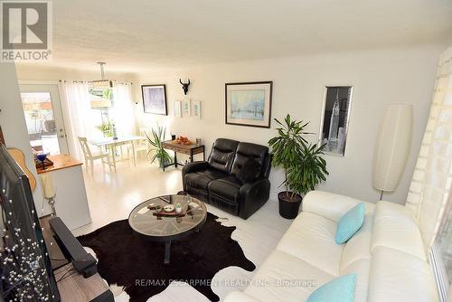 26 Heywood Avenue, St. Catharines, ON - Indoor Photo Showing Living Room