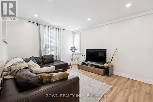 64 Sheaffe Street, Hamilton, ON - Indoor Photo Showing Living Room