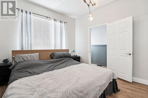 64 Sheaffe Street, Hamilton, ON - Indoor Photo Showing Bedroom