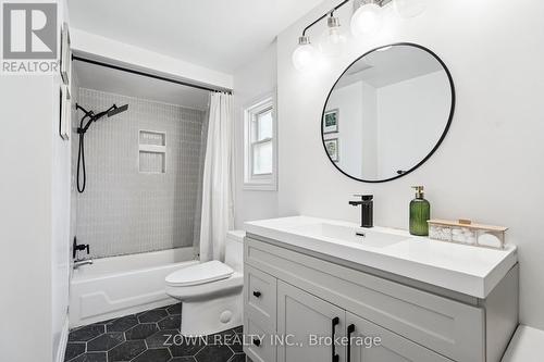 64 Sheaffe Street, Hamilton, ON - Indoor Photo Showing Bathroom
