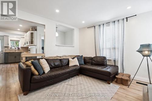 64 Sheaffe Street, Hamilton, ON - Indoor Photo Showing Living Room