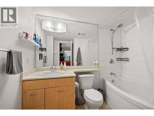 539 Yates Road Unit# 215, Kelowna, BC - Indoor Photo Showing Bathroom