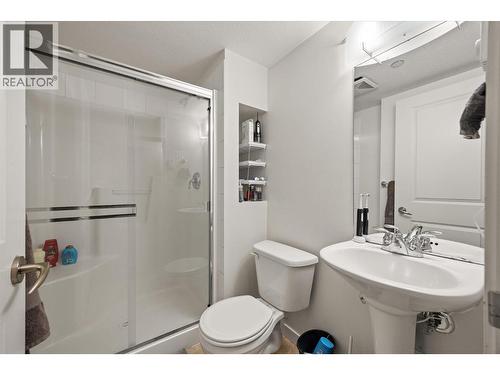 539 Yates Road Unit# 215, Kelowna, BC - Indoor Photo Showing Bathroom