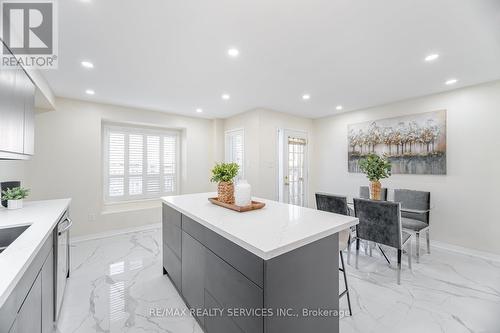 5935 Churchill Meadows Boulevard, Mississauga, ON - Indoor Photo Showing Kitchen