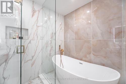 5935 Churchill Meadows Boulevard, Mississauga, ON - Indoor Photo Showing Bathroom