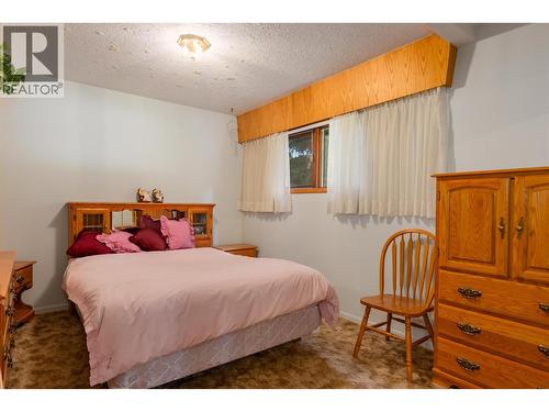 2645 Shoreacres Road, Castlegar, BC - Indoor Photo Showing Bedroom