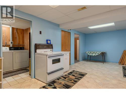 2645 Shoreacres Road, Castlegar, BC - Indoor Photo Showing Laundry Room