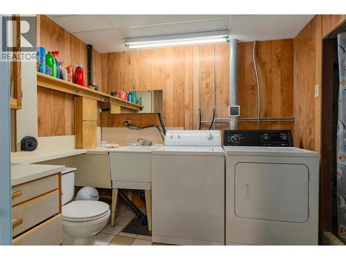 2645 Shoreacres Road, Castlegar, BC - Indoor Photo Showing Laundry Room