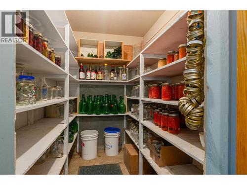 2645 Shoreacres Road, Castlegar, BC - Indoor With Storage