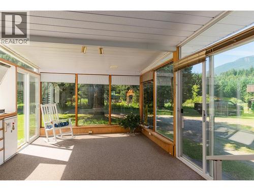 2645 Shoreacres Road, Castlegar, BC - Outdoor With Exterior