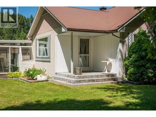 2645 Shoreacres Road, Castlegar, BC - Outdoor
