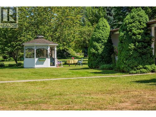 2645 Shoreacres Road, Castlegar, BC - Outdoor With Backyard