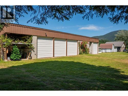 2645 Shoreacres Road, Castlegar, BC - Outdoor