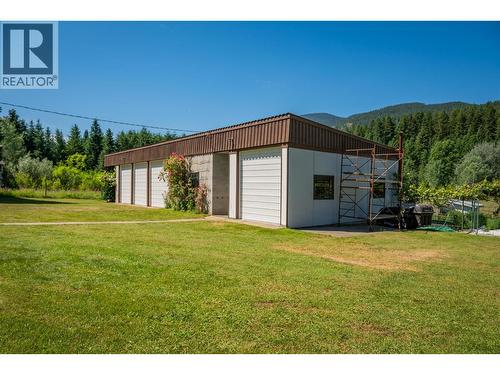 2645 Shoreacres Road, Castlegar, BC - Outdoor