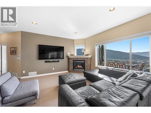 725 Hart Lane, Vernon, BC - Indoor Photo Showing Living Room With Fireplace