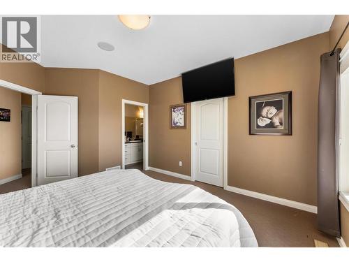 725 Hart Lane, Vernon, BC - Indoor Photo Showing Bedroom