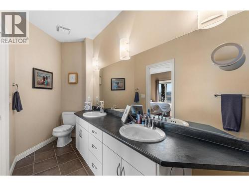 725 Hart Lane, Vernon, BC - Indoor Photo Showing Bathroom