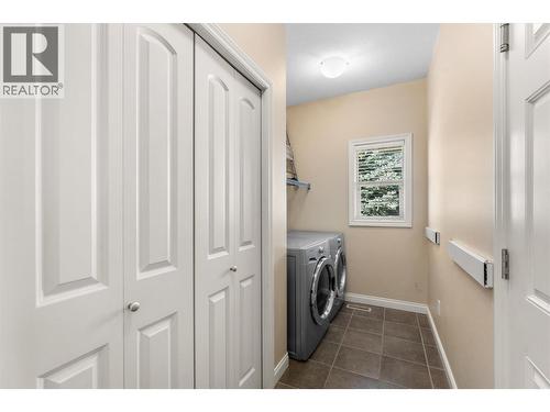 725 Hart Lane, Vernon, BC - Indoor Photo Showing Laundry Room