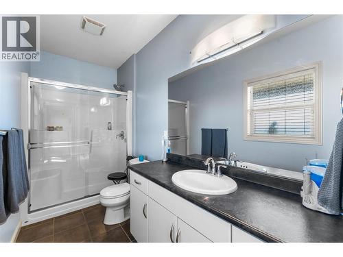 725 Hart Lane, Vernon, BC - Indoor Photo Showing Bathroom