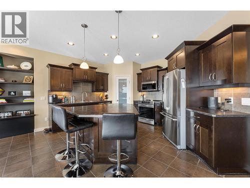 725 Hart Lane, Vernon, BC - Indoor Photo Showing Kitchen With Upgraded Kitchen
