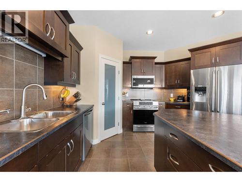 725 Hart Lane, Vernon, BC - Indoor Photo Showing Kitchen With Double Sink