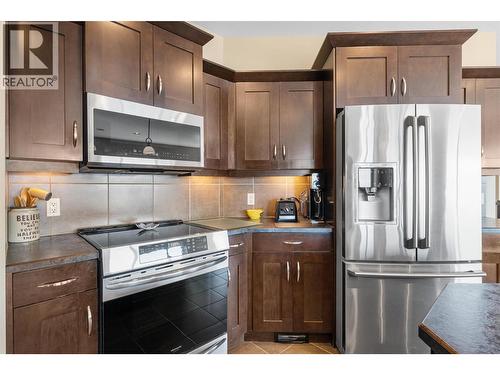 725 Hart Lane, Vernon, BC - Indoor Photo Showing Kitchen