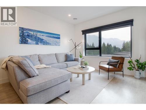 1701 Coursier Avenue Unit# 4403, Revelstoke, BC - Indoor Photo Showing Living Room