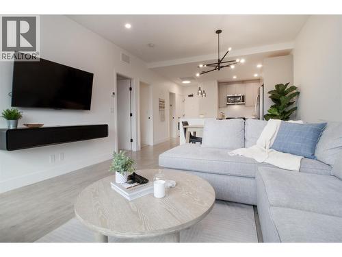 1701 Coursier Avenue Unit# 4403, Revelstoke, BC - Indoor Photo Showing Living Room