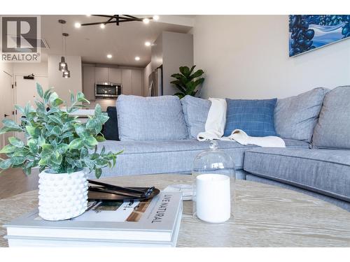1701 Coursier Avenue Unit# 4403, Revelstoke, BC - Indoor Photo Showing Living Room