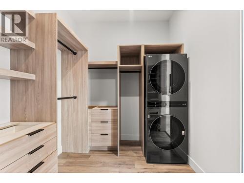 901 Melrose Street, Kelowna, BC - Indoor Photo Showing Laundry Room
