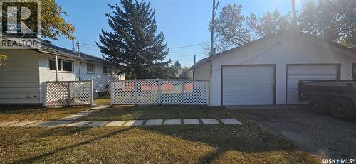1101 Division Street, Vanguard, SK - Outdoor With Exterior