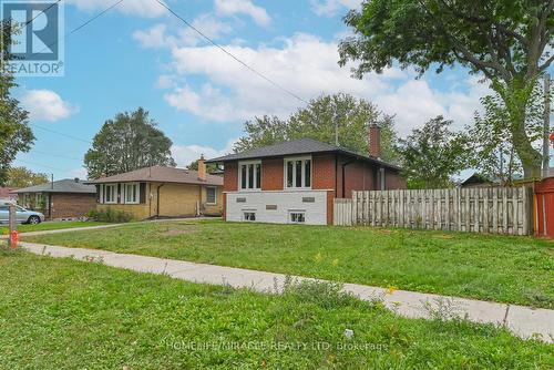 46 Flintwick Drive, Toronto, ON - Outdoor