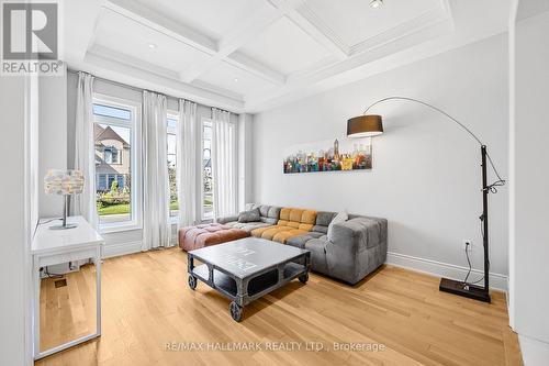 41 Glen Abbey Trail, Vaughan, ON - Indoor Photo Showing Living Room