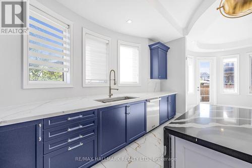 41 Glen Abbey Trail, Vaughan, ON - Indoor Photo Showing Kitchen