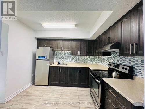 2 - 1448 Outlet Drive, Oshawa, ON - Indoor Photo Showing Kitchen With Upgraded Kitchen