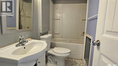 116 2Nd Avenue, Meacham, SK - Indoor Photo Showing Bathroom