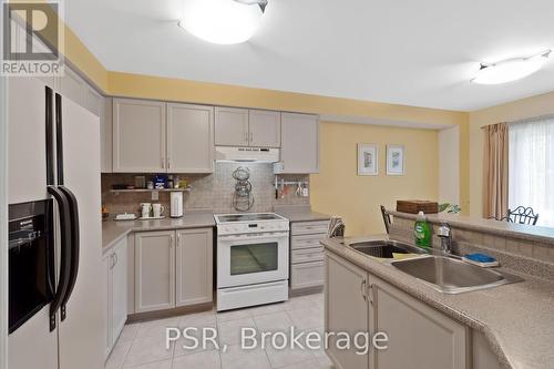 960 Fielder Drive, Mississauga, ON - Indoor Photo Showing Kitchen With Double Sink