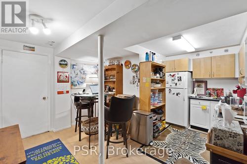 960 Fielder Drive, Mississauga, ON - Indoor Photo Showing Kitchen