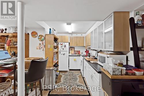960 Fielder Drive, Mississauga, ON - Indoor Photo Showing Kitchen