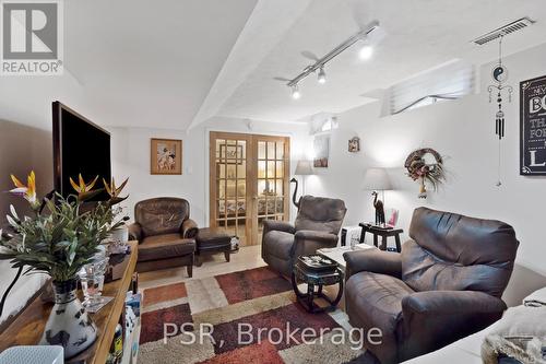 960 Fielder Drive, Mississauga, ON - Indoor Photo Showing Living Room