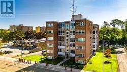 8 - 824 BRANT STREET  Burlington, ON L7R 2J5