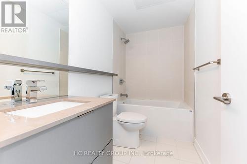 302 - 6 Parkwood Avenue, Toronto, ON - Indoor Photo Showing Bathroom